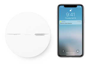 Het Netatmo-alarm verstuurt realtime waarschuwingen naar de iPhones van gezinsleden als er rook wordt gedetecteerd.