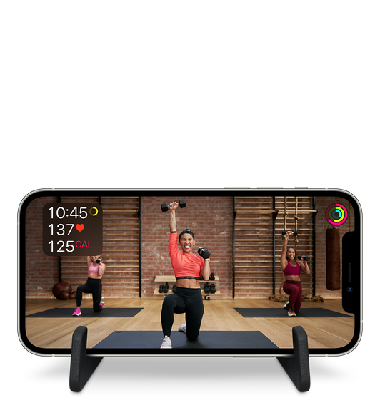 El soporte ajustable GoStand de ElevationLab sujeta el iPhone de forma segura para poder visualizar entrenamientos, entre otros vídeos.
