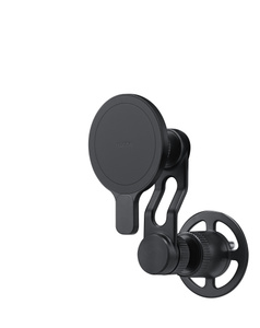 O suporte veicular magnético da mophie inclui uma unidade de extensão giratória para você reajustar a posição do seu iPhone facilmente.