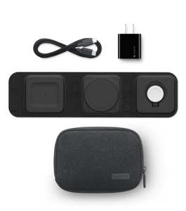 mophie 三合一旅行充电器套装包括充电板、USB-C 至 USB-C 连接线、电源插头和便携盒。