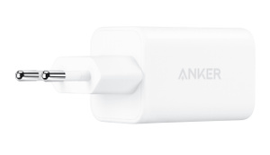 Anker 50 W USB-C 2 Bağlantı Noktalı Duvar Şarj Aygıtı, beyaz renk, açık pimler, ortada Anker logosu