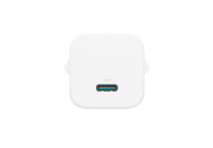 플러그를 접어 넣은 화이트 색상 Anker 30W Charger의 모습