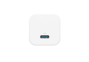 白色 Anker 充电器，中央为 USB-C 端口，标有 30W 字样。