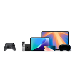 SteelSeries Nimbus 雲端遊戲手掣，旁邊是 Apple 產品：Apple Vision Pro、iPad、配備遙控器的 Apple TV，以及 MacBook
