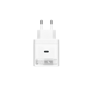호환되는 어댑터를 Nimble Wall Charger 앞에 놓아둔 모습