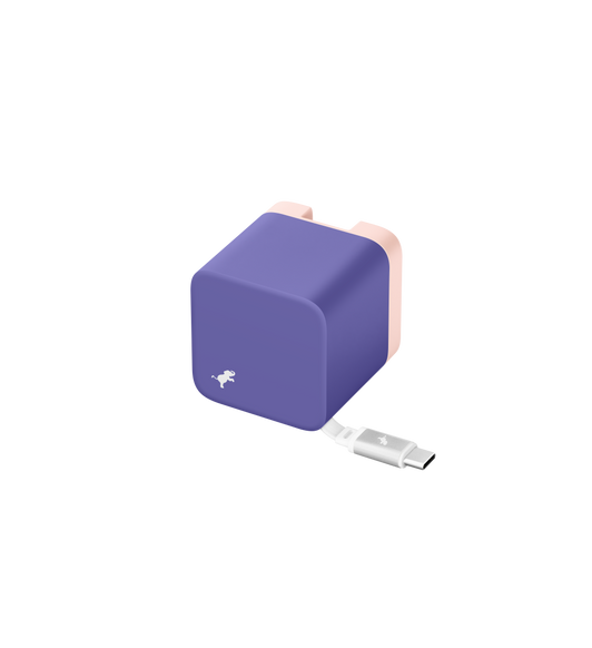 Chargeur mural Wally Stretch 65 W de Nimble, coloris violet et rose, câble USB-C intégré en bas à droite, logo Nimble blanc en bas à gauche