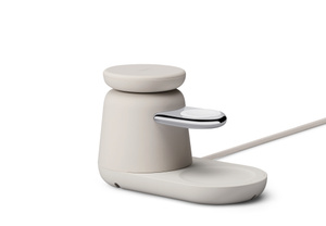 Belkin UltraCharge 3-in-1 magnetisch oplaaddock, achterkant, Apple Watch-oplader in het midden, USB-C-poort onderaan