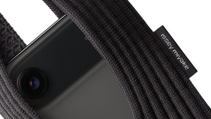 iPhone Pocket by Issey Miyake - Short - Black - Apple