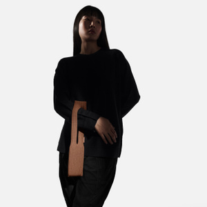 iPhone Pocket by ISSEY MIYAKE ショート ブラック iPhone Pocket by Issey Miyake - Short - Cinnamon - Apple