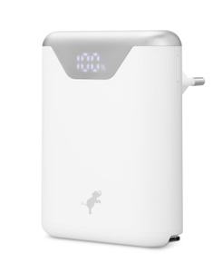 Nimble Wally Stretch-lichtnetadapter van 30 W + 5K-batterij met uittrekbare kabel, voor- en achterkant, kleur wit, aan/uit-knop bovenop, ledlampje boven aan de voorkant geeft batterijniveau aan, tekst luidt: 100%, logo van Nimble-olifant onderaan