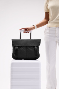 Bellroy Cinch Messenger Bag - ブラック - Apple（日本）