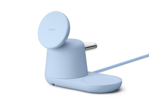 Belkin Ladedock, Farbe: Blau, MagSafe Ladepad oben und Apple Watch Ladepad auf der Rückseite, Ladepad an der Unterseite, USB-C Kabel hinten