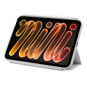 iPad mini met bevestigde Belkin Infinity Folio in de kleur maansteen (lichtgrijs), liggende stand, Infinity Folio achter iPad mini gevouwen voor typstand