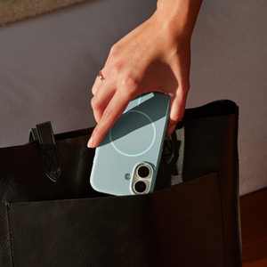 Beats iPhone 16 Case with MagSafe – Riptide Blue - Apple (IN)