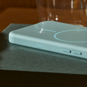 Beats iPhone 16 Pro Case with MagSafe – リップタイドブルー - Apple