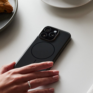 Beats iPhone 16 Pro Max Case with MagSafe – ミッドナイト