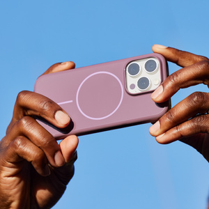 Custodia ENCASED Per IPhone 16 In Silicone Morbido Con MagSafe, Viola, Include Pellicola In Vetro Temperato 9H, Sottile E Antimpronta - copertina