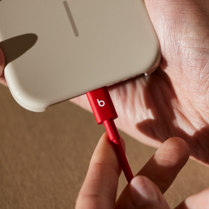 Beats USB-C – USB-C編み込み式充電ケーブル（1.5m）– ラピッドレッド