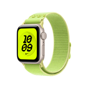 Bracelet Boucle Sport Nike, couleur Volt Splash, bracelet vert fluo, coutures jaunes, nylon tissé doux et réfléchissant à deux couches, mot Run écrit en noir avec le logo Swoosh de Nike sur la languette