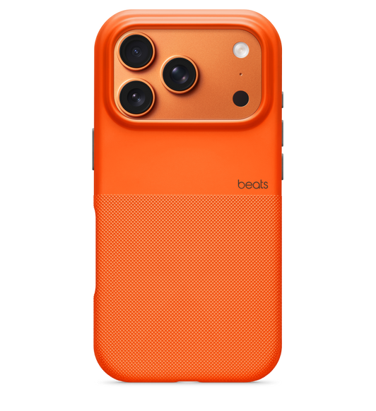 大峽谷橙色 Beats Rugged 護殼，貼合在 iPhone 17 Pro，背面外觀，啞面護殼中央右側飾有細小的深灰色 Beats 標誌，配襯側面按鈕的顏色，護殼下半部為堅固的聚合物背板