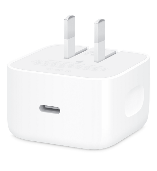 动态电源适配器，展示 USB-C 端口、插脚展开的 A 型插头、方形圆角设计和白色外观
