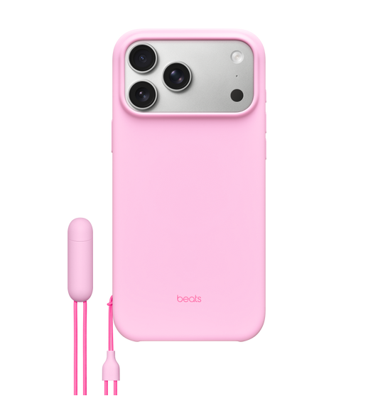 Beats Kickstand-skal i färgen rosa granat på en iPhone 17 Pro Max, med snodd och adapter i matchande färg, Beats-logotyp med små bokstäver i mörkrosa i mitten längst ner på skalet, matt finish
