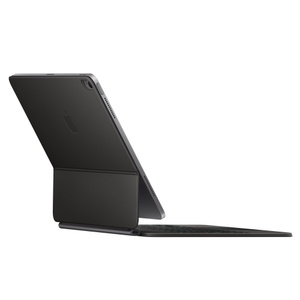 iPad Air için Magic Keyboard, arkadan dış görünüm, siyah renk, sağ üst köşede kamera açıklığı, ortada Apple logosu, katlama alanının alt kısmı boyunca uzanan siyah renk alüminyum USB-C şarj bağlantı noktası
