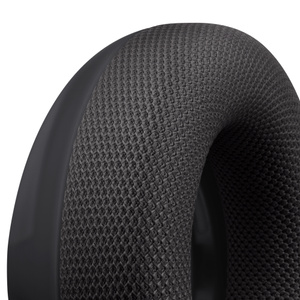 블랙 색상 Beats 360 Performance Knit 쿠션 키트의 메시 구조를 확대한 모습
