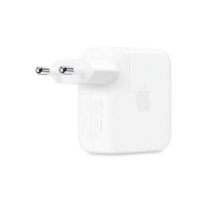 อะแดปเตอร์แปลงไฟ USB-C, ภายนอกด้านหลัง, สีขาว, ขาแบบพับได้, ปลั๊กเต้ารับแบบถอดออกได้, โลโก้ Apple อยู่ตรงกลางด้านข้าง, รูปทรงสี่เหลี่ยมจัตุรัส, มุมมน