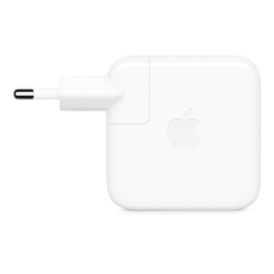 อะแดปเตอร์แปลงไฟ USB-C, ภายนอกด้านข้าง, สีขาว, รูปทรงสี่เหลี่ยมจัตุรัส, มุมมน, ขาแบบพับได้, ปลั๊กเต้ารับแบบถอดออกได้, โลโก้ Apple อยู่ตรงกลาง