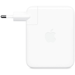 USB-C 전원 어댑터, 옆면 외관, 화이트 색상, 직사각형 형태, 둥근 모서리, 접을 수 있는 단자, 탈착식 콘센트 플러그, 중앙의 Apple 로고