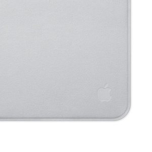 Polishing cloth, embossed Apple logo in rounded corner, soft material, raised edge