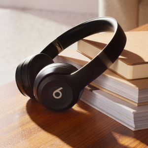 Beats Solo 4 – On-Ear Wireless Headphones – Matt Black - Apple (CA)