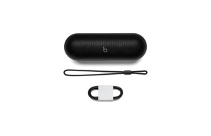 Beats Pill Bluetooth®-speaker met verwijderbaar draagkoord en de meegeleverde USB‑C-kabel.