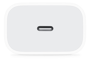 20 瓦 USB-C 电源适配器，底部外观，展示 USB-C 端口。