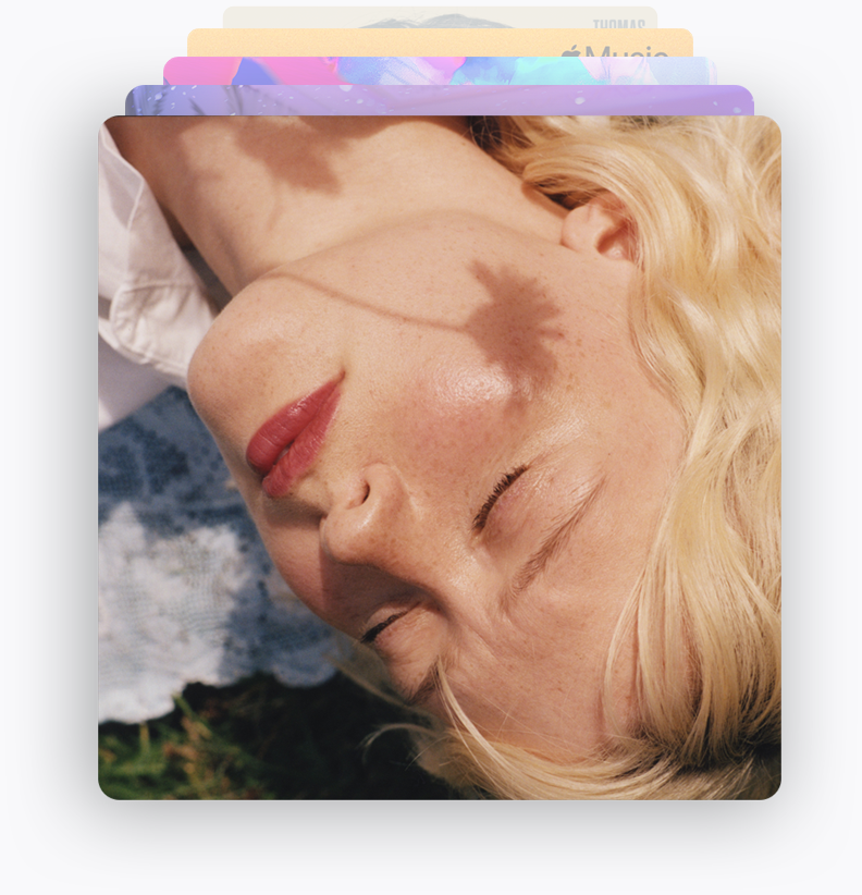 Apple&nbsp;Music: una pila di copertine di album con Florescence di Maisie Peters in cima