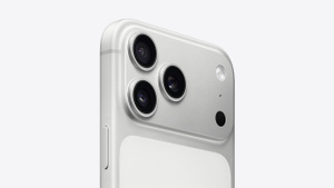 iPhone 17 Pro Max, back exterior, Pro camera system, rectangular housing spanning across the top, 3 lenses on left, flash, microphone and LIDAR on right, silver color