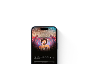 iPhone com o app Apple Music na tela mostrando capas de álbuns e os controles de reprodução