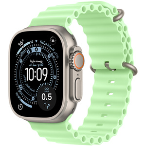 Apple&nbsp;Watch&nbsp;Ultra&nbsp;3، مقاس&nbsp;49&nbsp;مم، إطار تيتانيوم بلون طبيعي مع حزام المحيط بلون أخضر