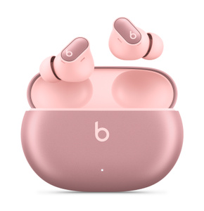 Beats Studio Buds + hoofdtelefoon volledig draadloos met geluidsreductie, in kosmische roze kleuren met het beats -logo, gepresenteerd boven de laadkast