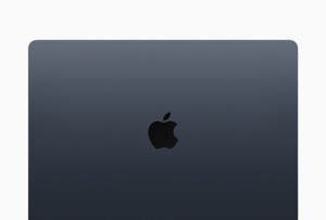 MacBook Air 15 pouces, face supérieure, angles arrondis, logo Apple centré, minuit
