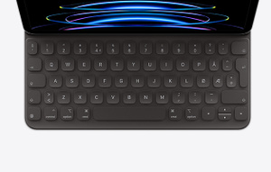 iPad&nbsp;Pro festet til Smart&nbsp;Keyboard&nbsp;Folio i svart, sett ovenfra.
