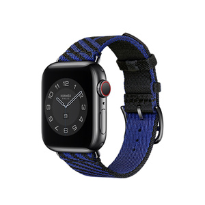 Apple Watch Hermès - 40mm Noir/Bleu Saphir Jumping Single Tour - Business -  Apple (CA)