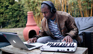 Ik Multimedia Irig Keys I O 25 Midi Controller And Audio Interface Apple