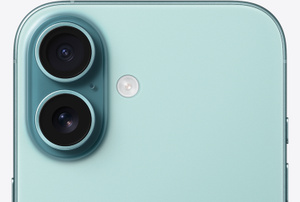 Parte de tr&aacute;s do iPhone 16 na cor verde-acinzentada com cantos arredondados na parte superior, sistema avan&ccedil;ado de c&acirc;mera dupla, flash e microfone.