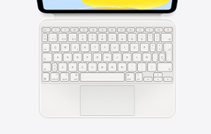 Vista desde arriba de un iPad con un Magic Keyboard Folio abierto que muestra las teclas y el trackpad integrado.