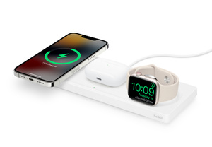 Belkin BOOST↑CHARGE™ PRO 3-in-1 Wireless Charging Pad with MagSafe ホワイト Apple(日本) Belkin BOOST↑CHARGE™ 15Wデュアルワイヤレス充電パッド